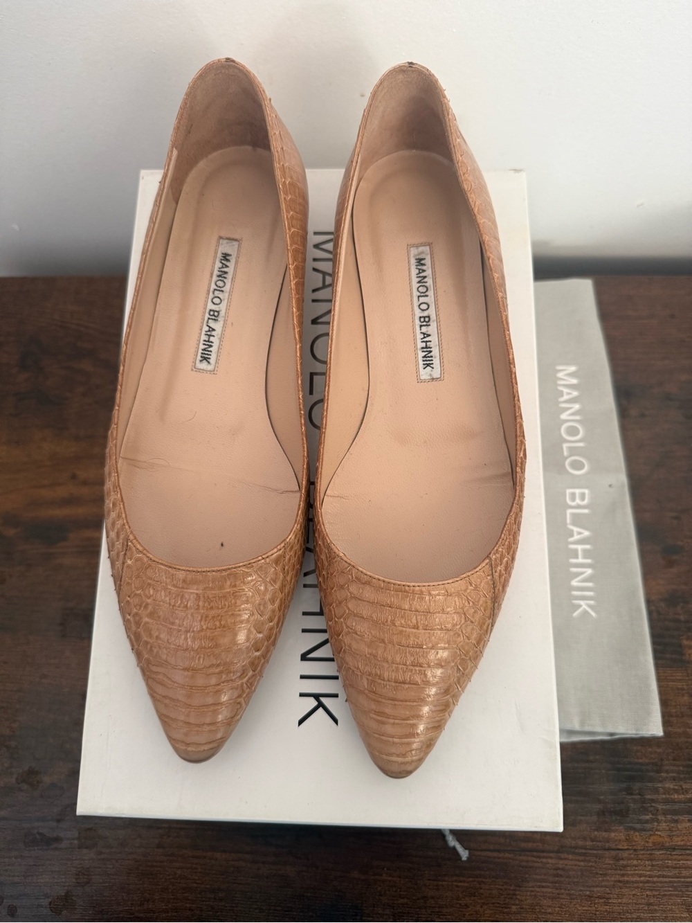 Manolo Blahnik Tan Croc-Embossed Pointed Toe Pumps
